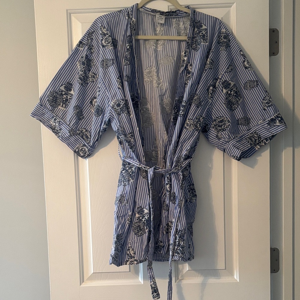 Striped Blue Ginger Jar Short Kimono Robe with Self Tie